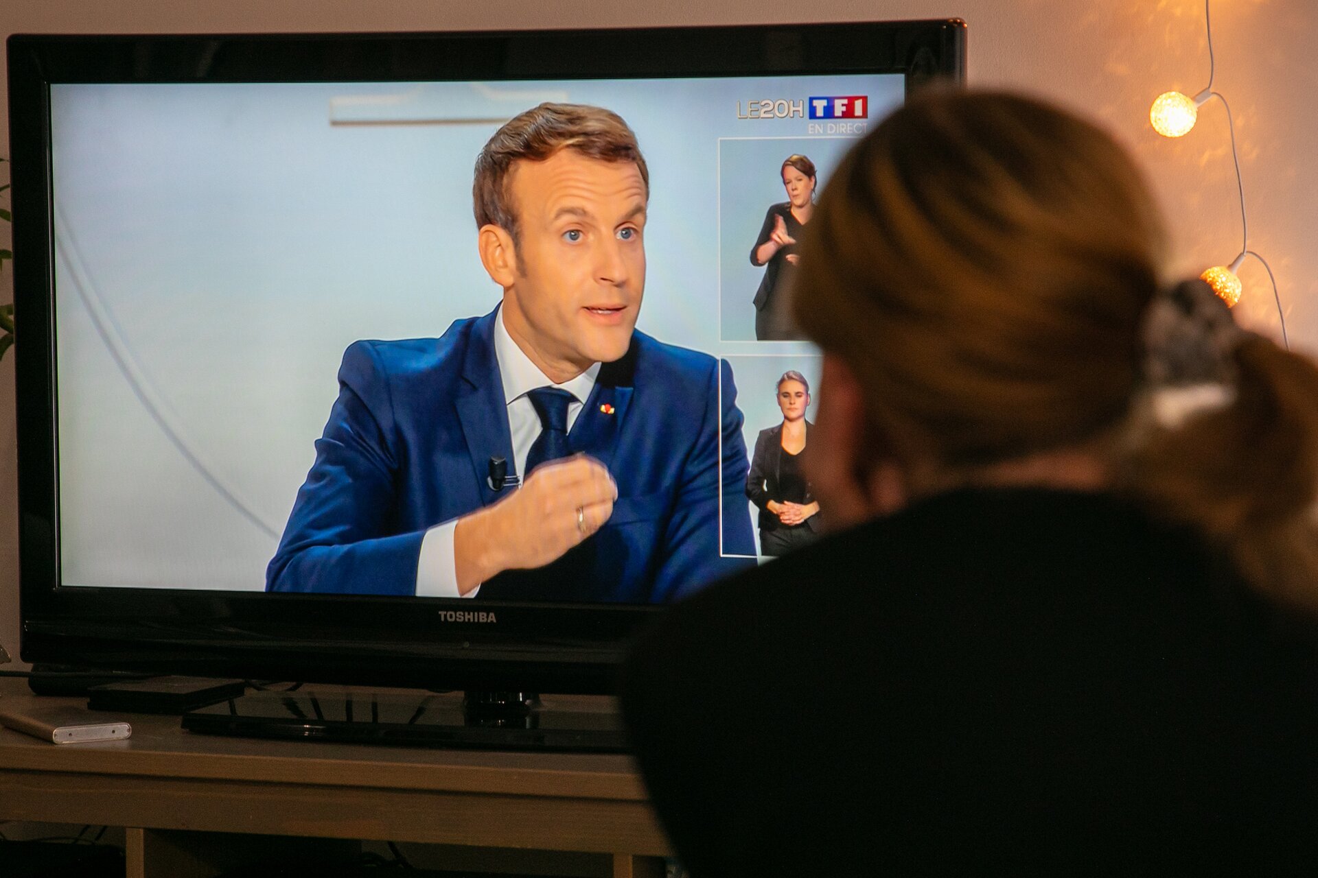 Macron annuncia in tv il coprifuoco