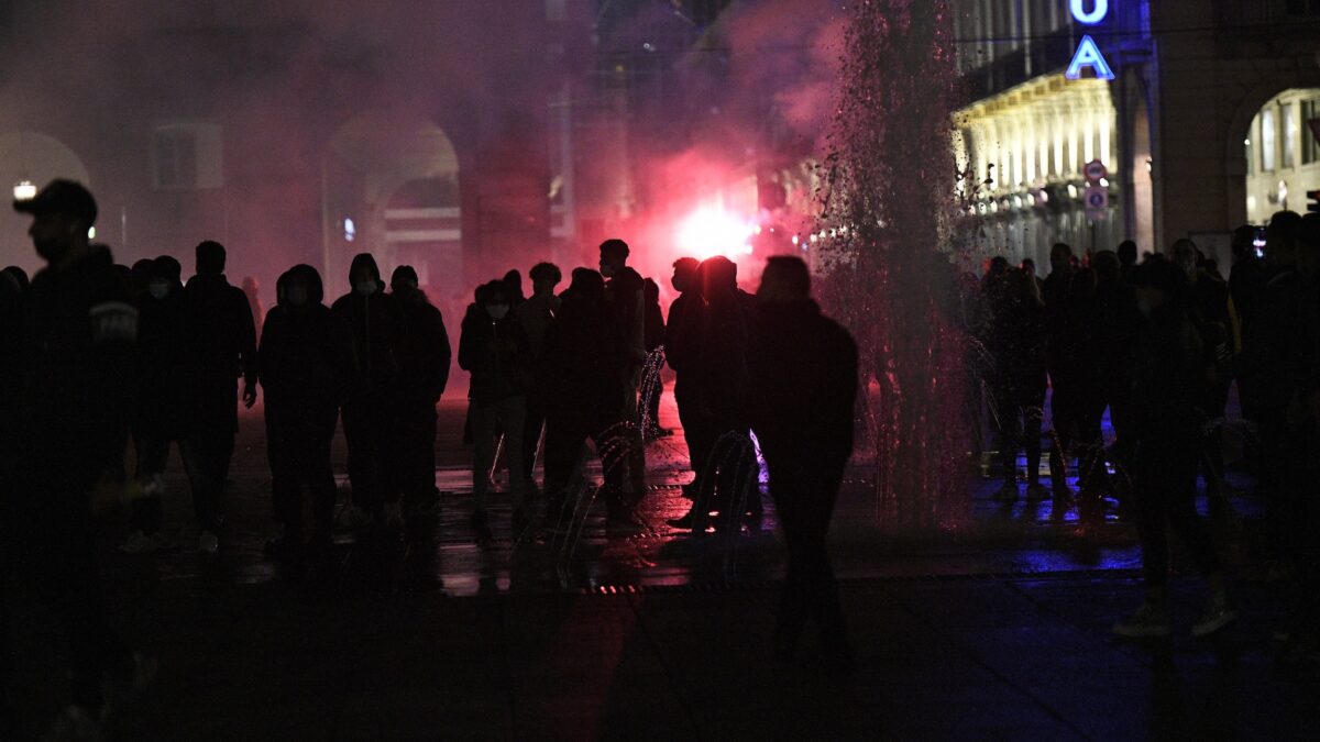 Proteste da Nord a Sud contro il nuovo DPCM. A Napoli chiedono il “reddito di salute”