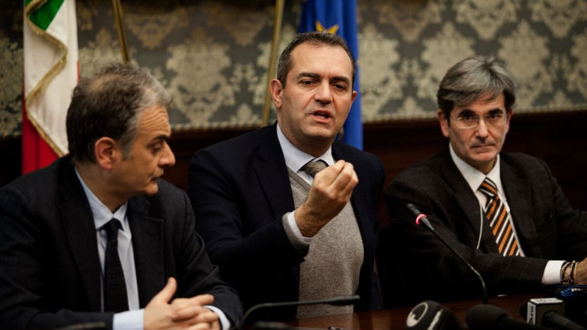 De Magistris: “Campania andrà in lockdown per colpa di De Luca”