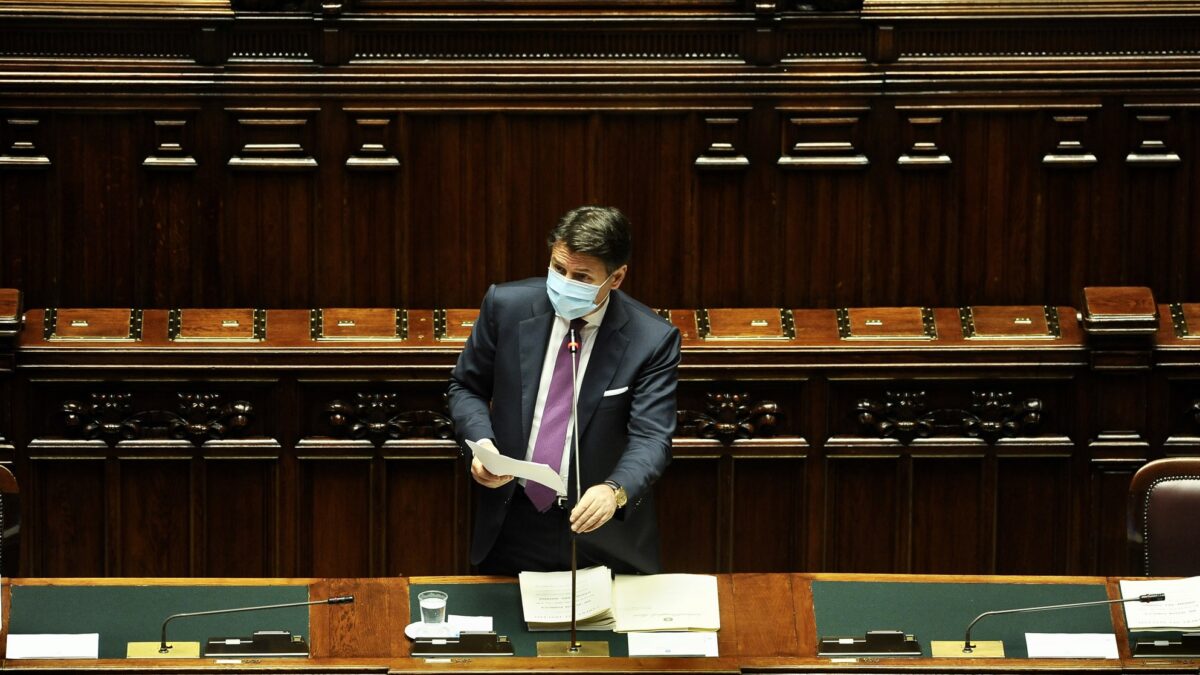 Conte alla Camera: “Dobbiamo sforzarci tutti di ridurre le occasioni di contagio”