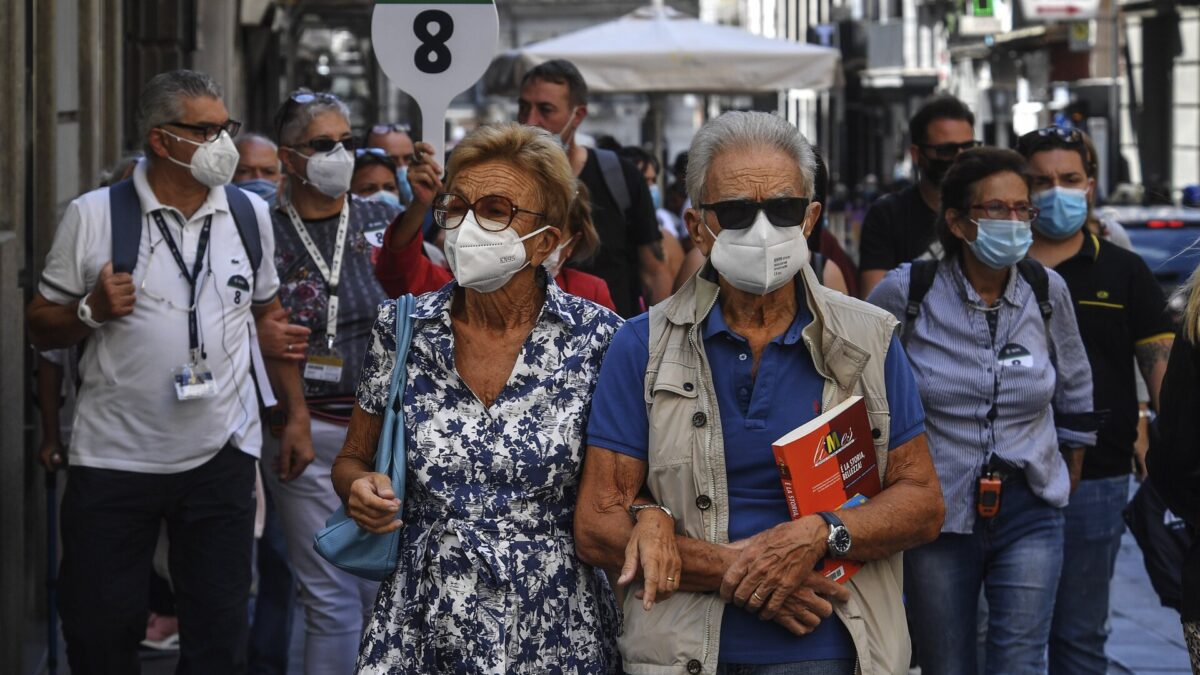 Isolare gli anziani potrebbe ridurre la mortalità del COVID-19? Lo studio dell’ISPI