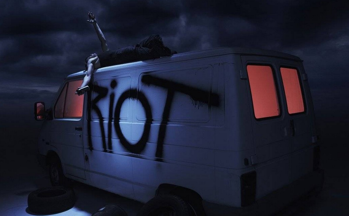 Izi: Riot è il nuovo album