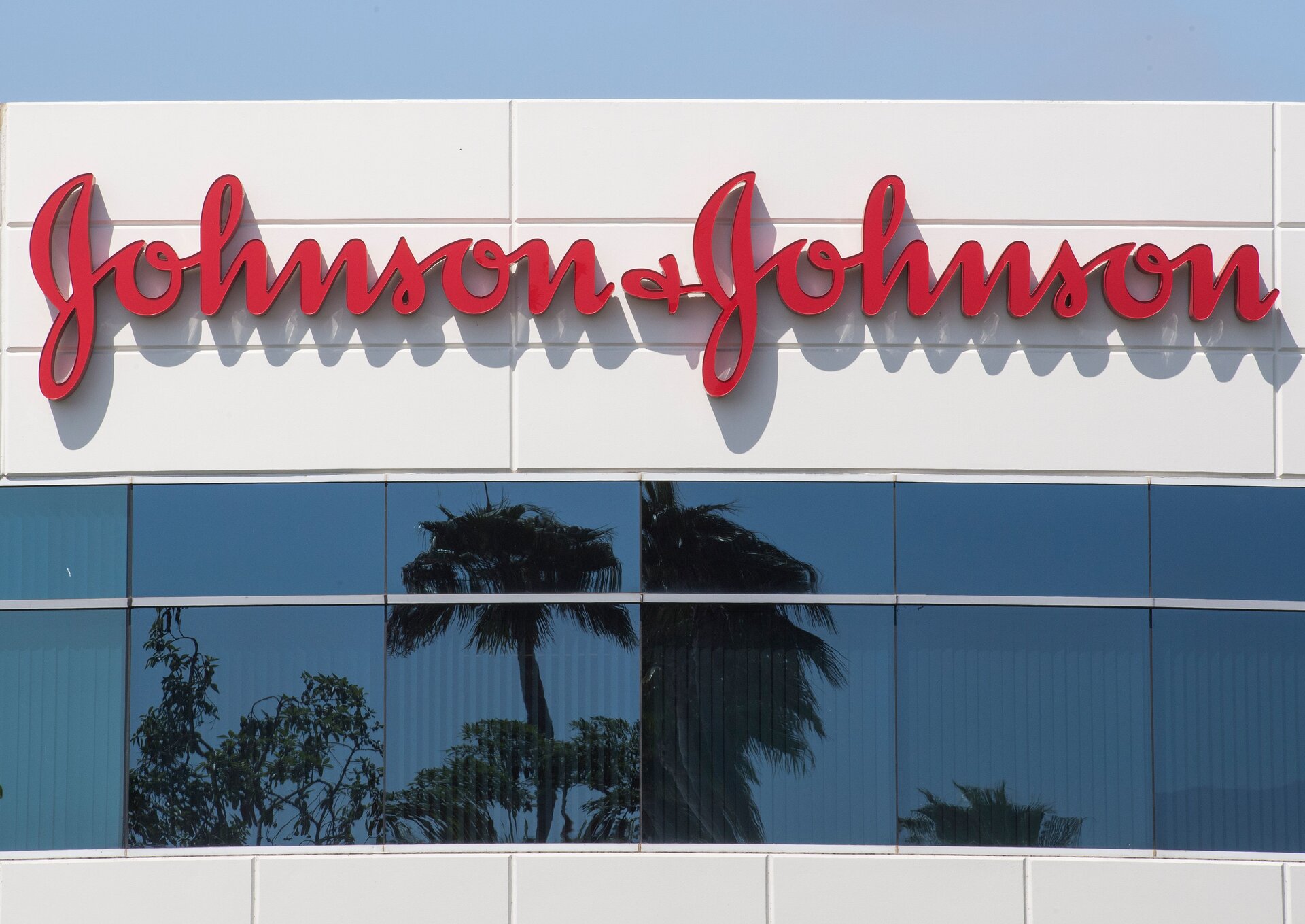 Vaccino per il COVID-19: Johnson & Johnson sospende temporaneamente la sperimentazione