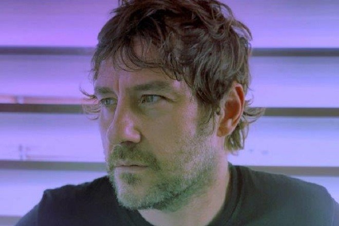 Leo Pari, i “Lucchetti” come ‘un peso che ci lasciano l’anima imprigionata’ (intervista)