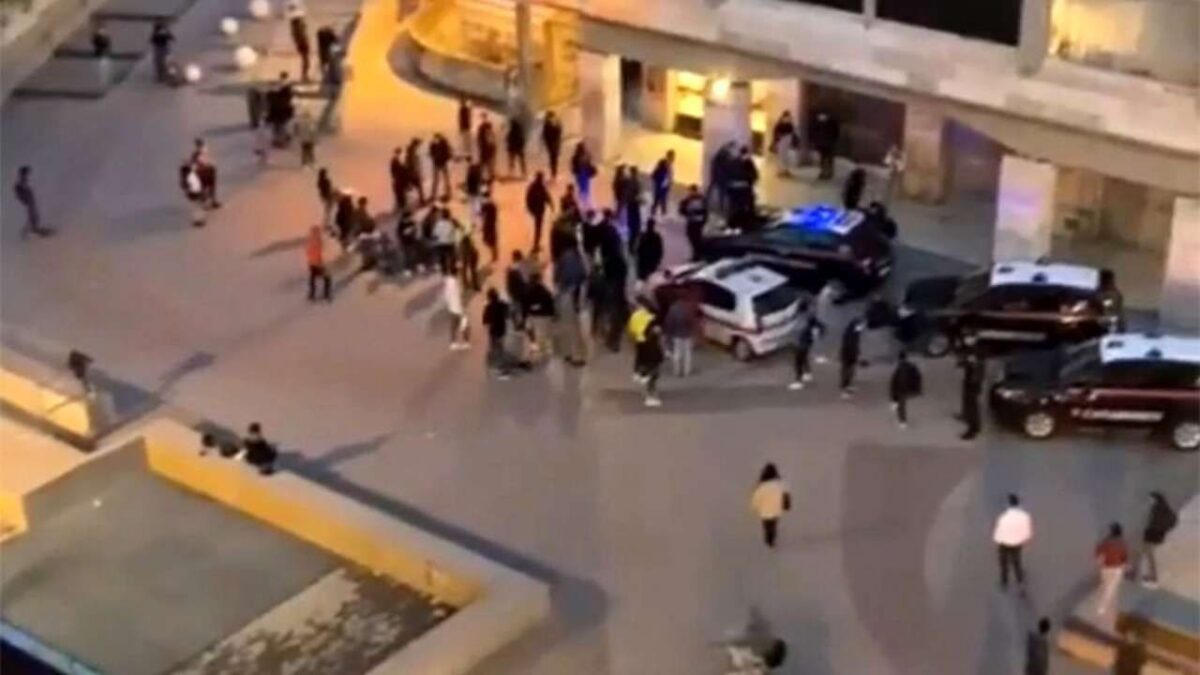 Livorno, controlli anti Covid: carabinieri e municipale costretti alla fuga (VIDEO)