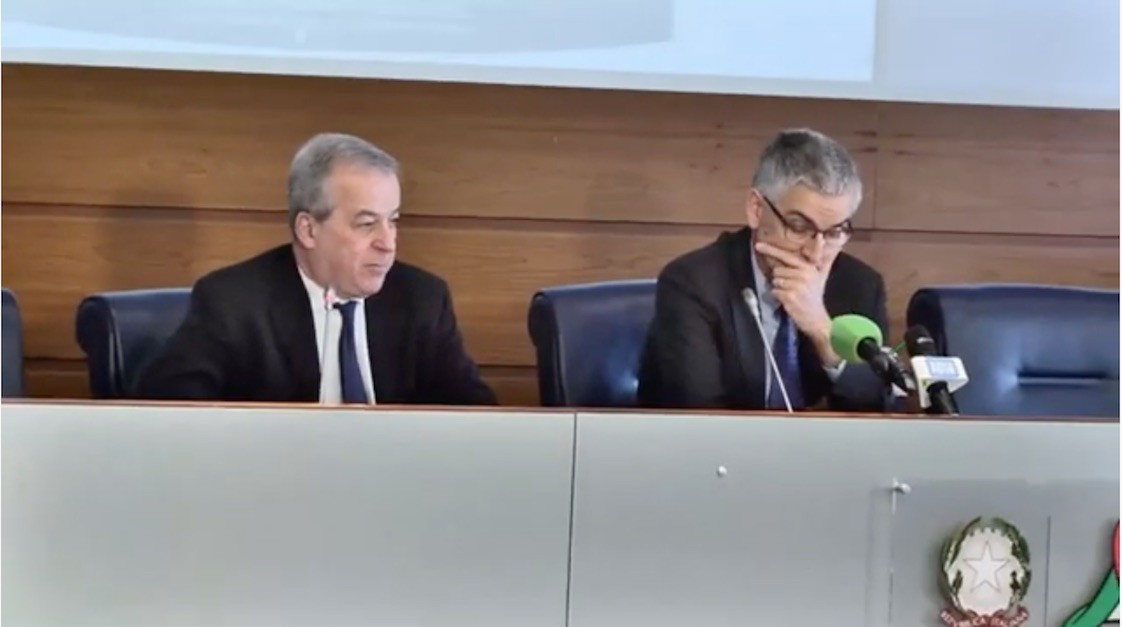 Brusaferro e Locatelli: “Indice Rt decelera, ma è allarme terapie intensive. Misure più restrittive in 4 regioni”
