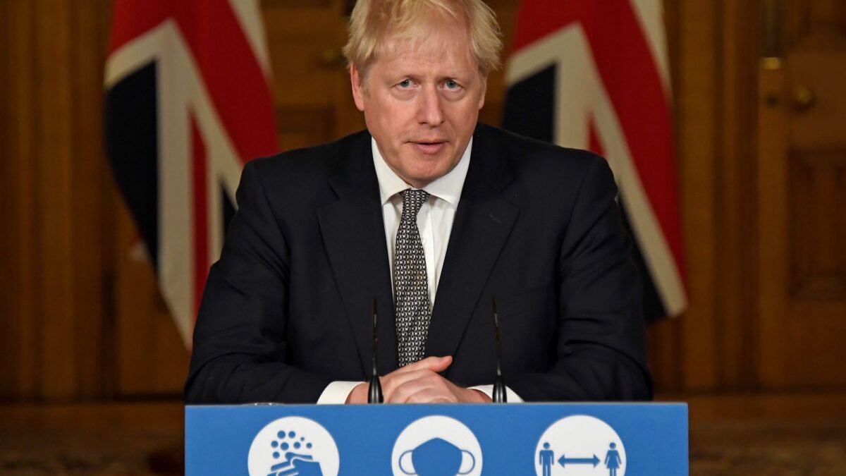 UK, misure restrittive in Inghilterra dopo la fine del lockdown: tutti contro Johnson