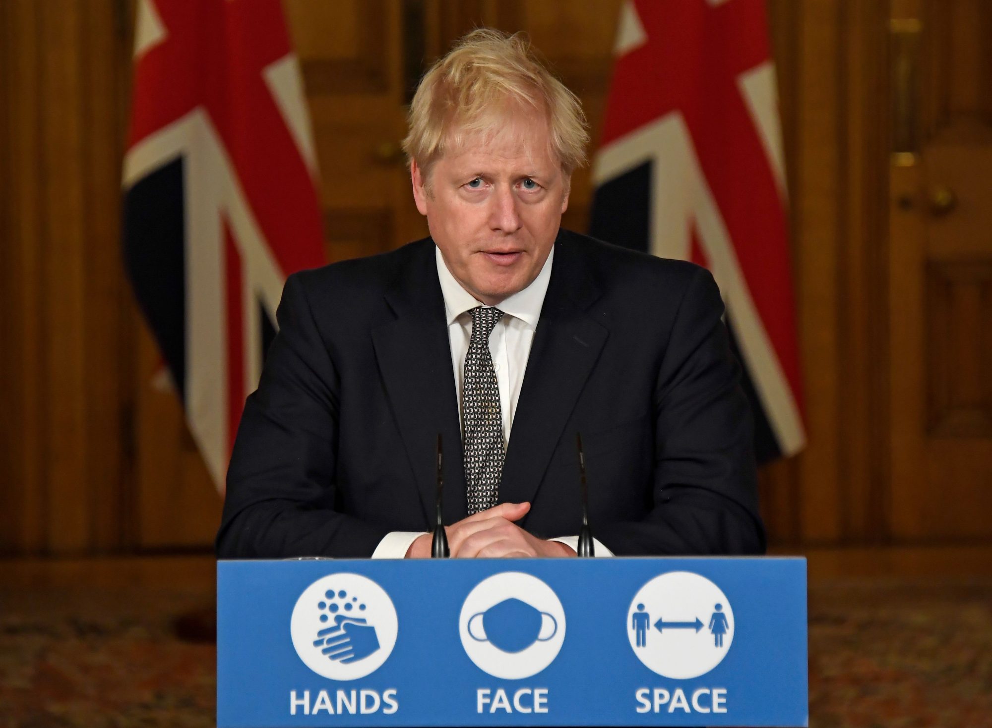 Johnson annuncia il lockdown per l’Inghilterra. È possibile un confronto con l’Italia?