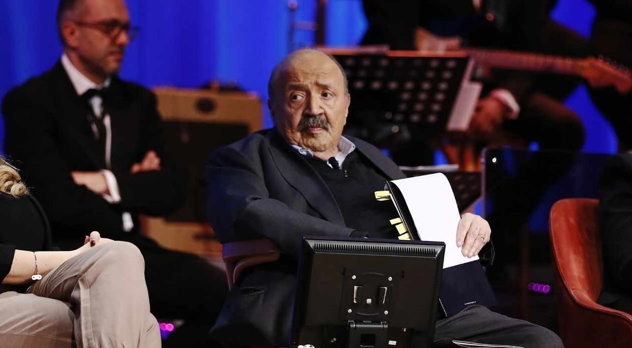 Maurizio Costanzo (di nuovo) contro Monica Maggioni: “Settestorie mi fa perdere ascolti, cambi rete e giorno”. Poi si scusa