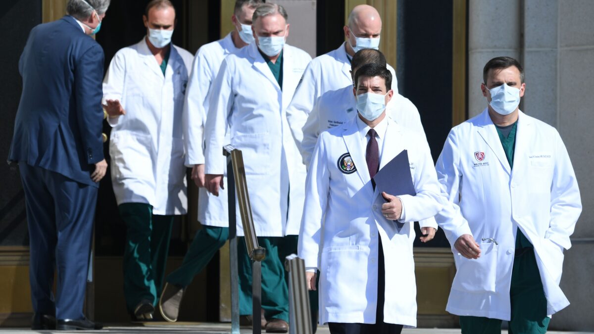 Donald Trump lascia l’ospedale: “Non abbiate paura del COVID”