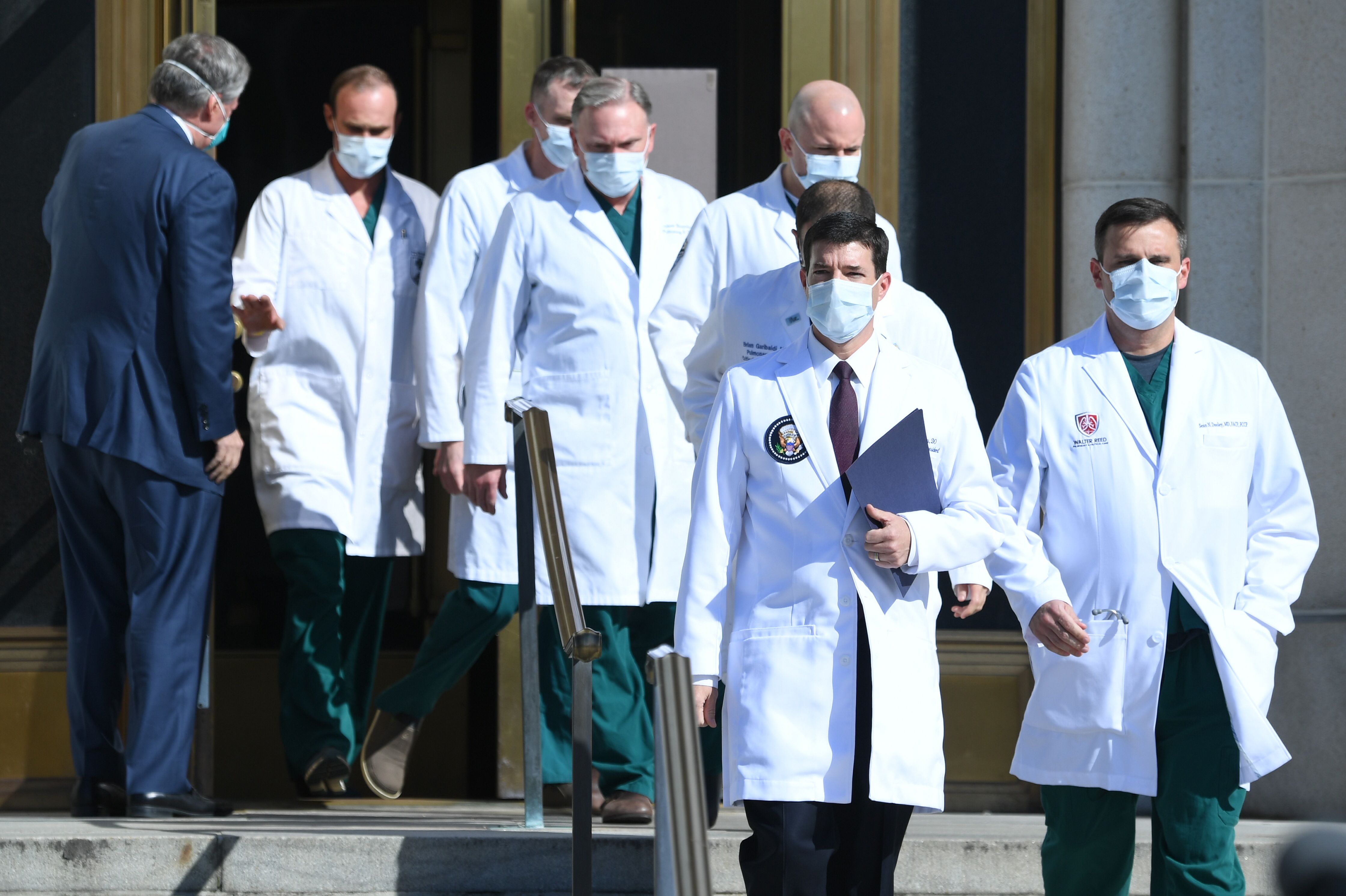 Donald Trump lascia l’ospedale: “Non abbiate paura del COVID”