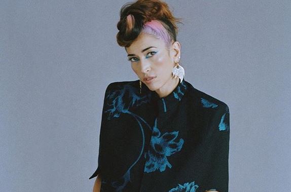 Nina Zilli positiva al Covid-19, l’appello della cantante: “Non state in luoghi chiusi affollati”