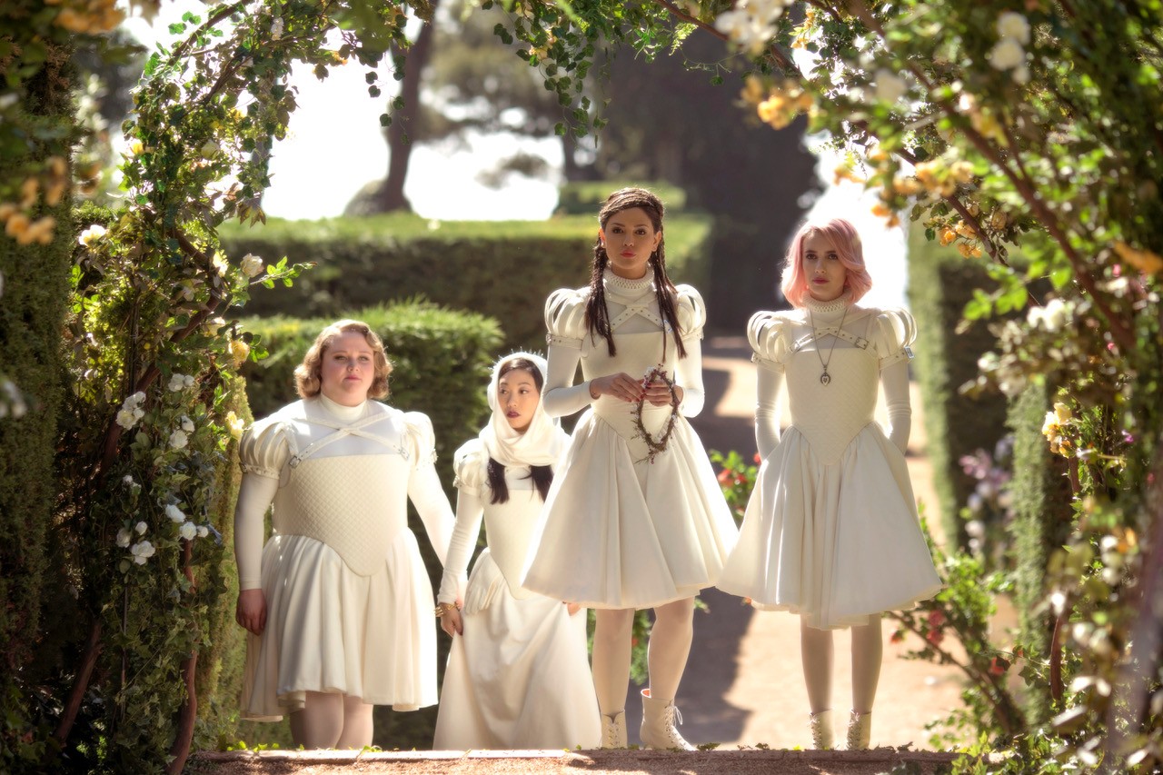 Paradise Hills: trailer italiano del fantasy distopico con Emma Roberts (Al cinema dal 1° ottobre)