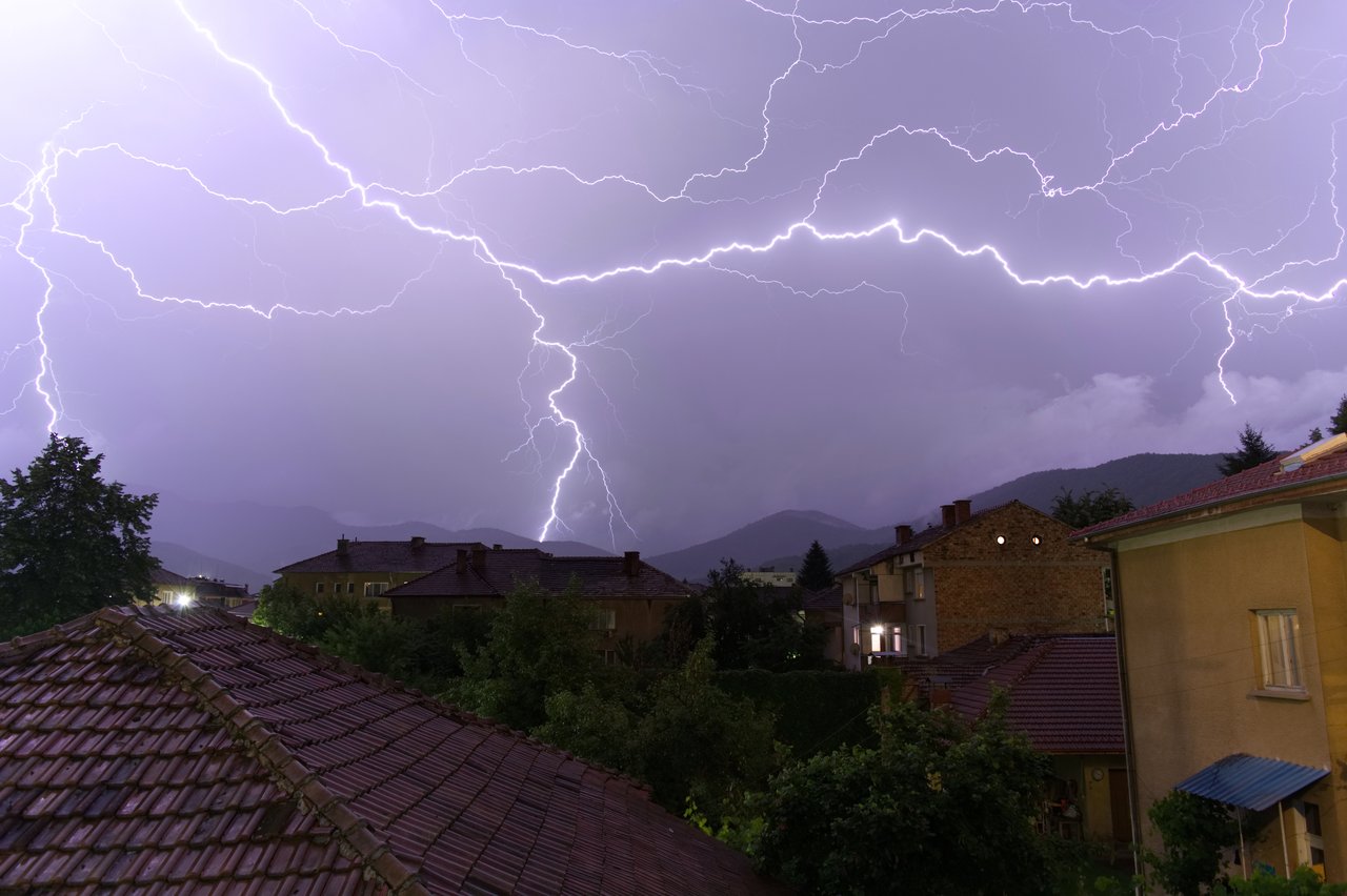Maltempo al Nord Italia: allerta rossa in Liguria e Veneto