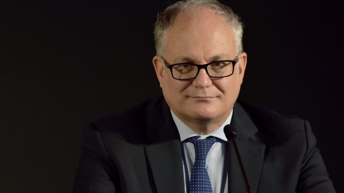Gualtieri: “La violenza della seconda ondata ha sorpreso tutti, servono misure dolorose per evitare lockdown”
