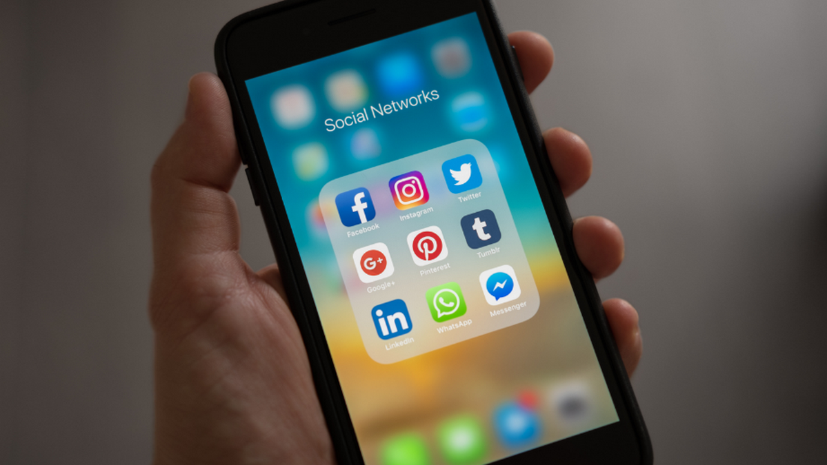 Tv e social, l’intreccio che diventa cortocircuito tra menzogne, verità, polemiche e scuse