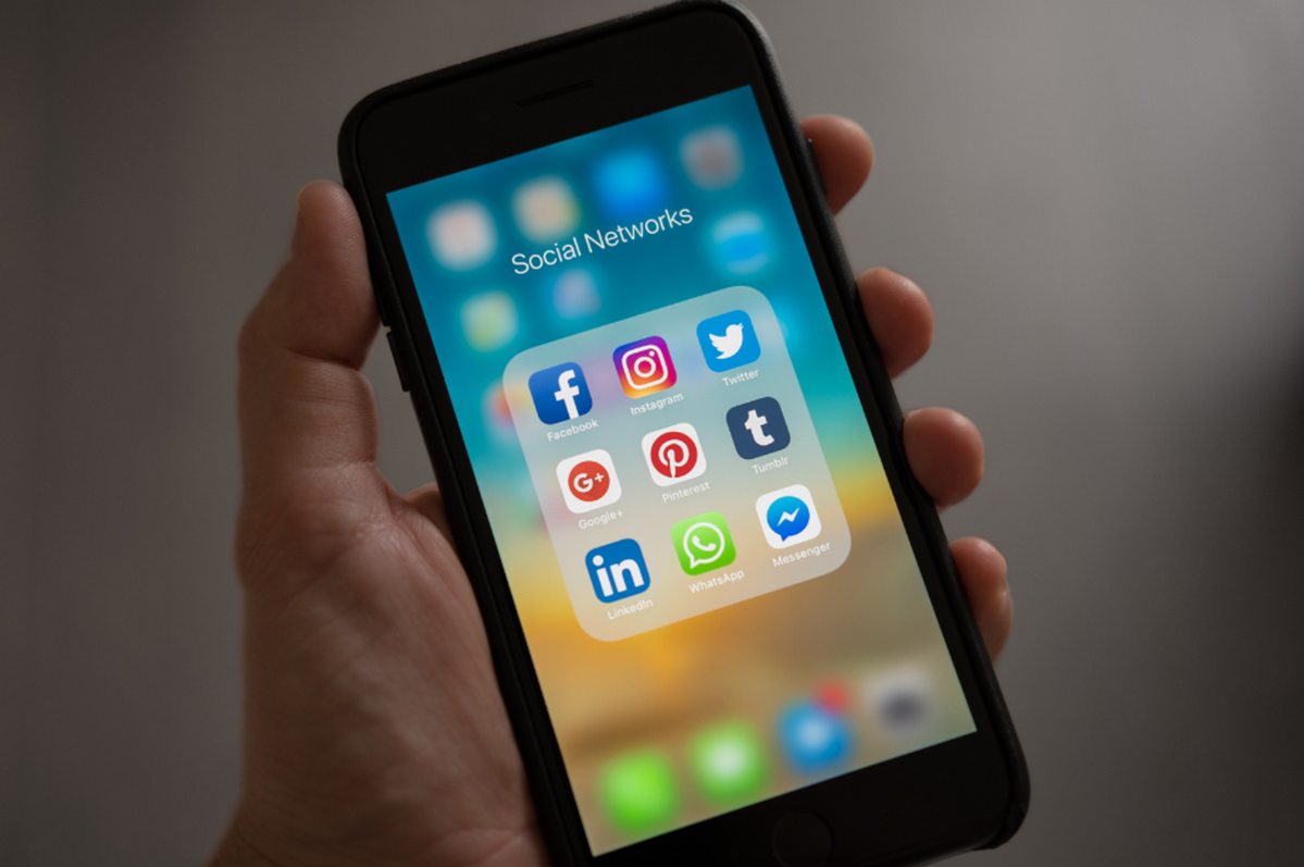 Tv e social, l’intreccio che diventa cortocircuito tra menzogne, verità, polemiche e scuse