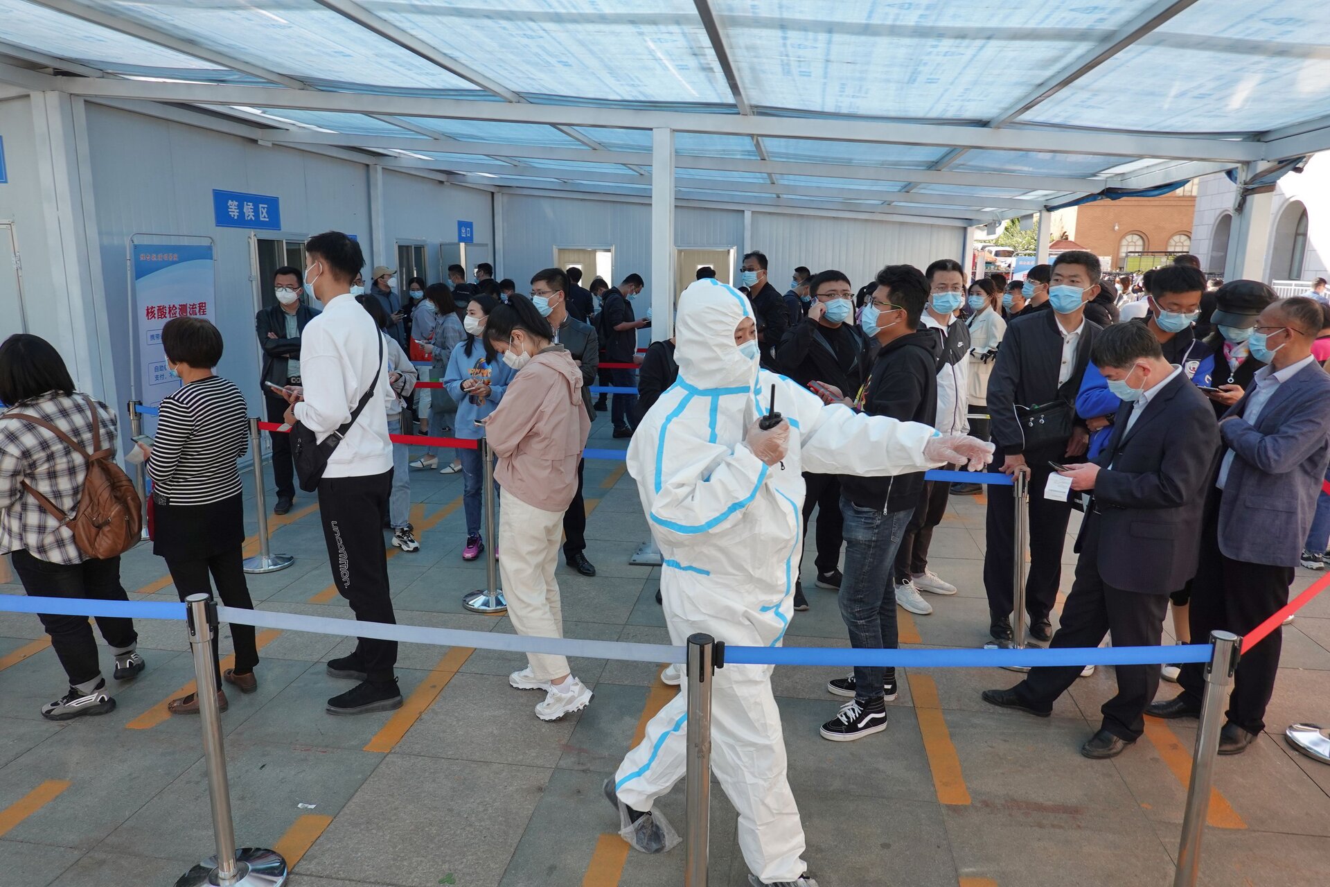 Cina, test COVID di massa a Qingdao