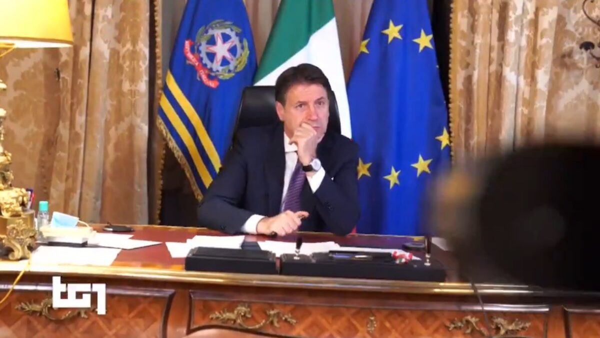 Calenda contro il Tg1: “Agenzia creativa di spot al servizio di Conte. Montaggi in stile napoleonico” (Video)