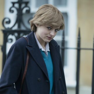 Emma Corrin è Lady Diana Spencer in The Crown