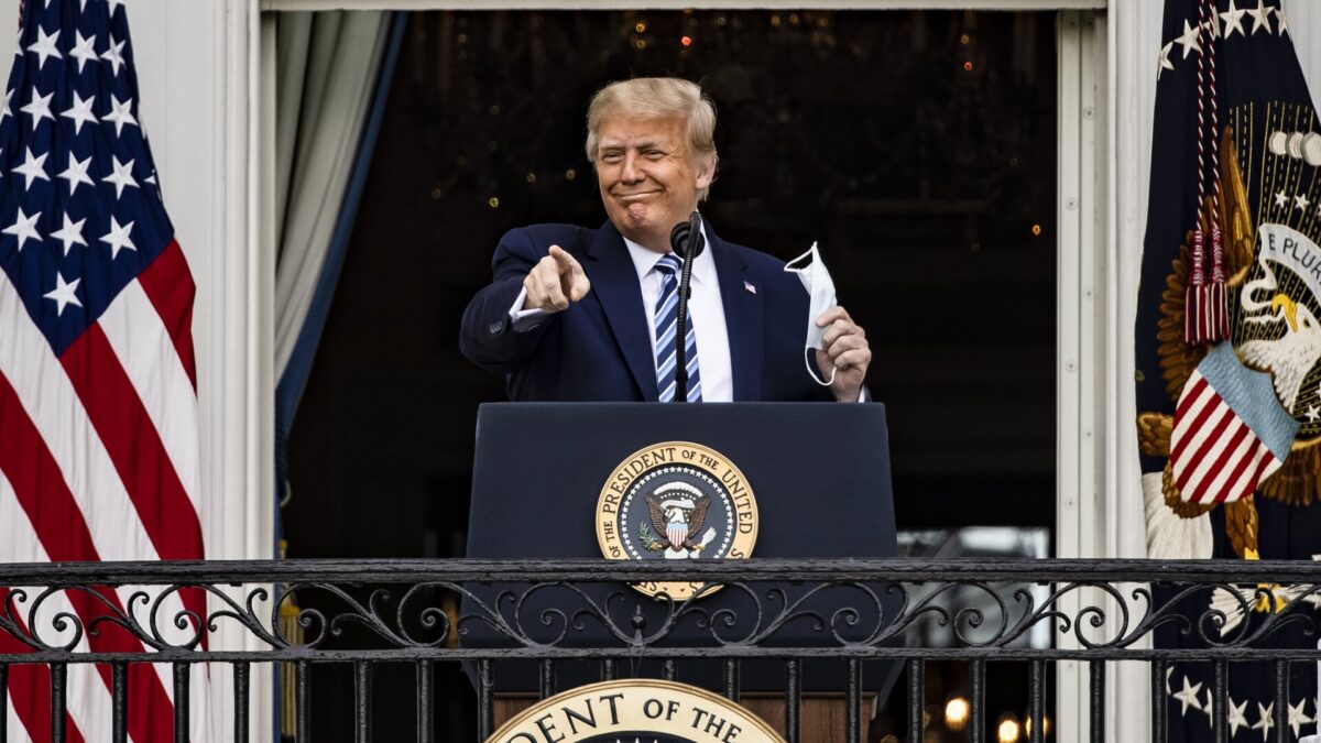 USA, il giallo di Trump. È negativo? I medici parlano solo di “non contagiosità”
