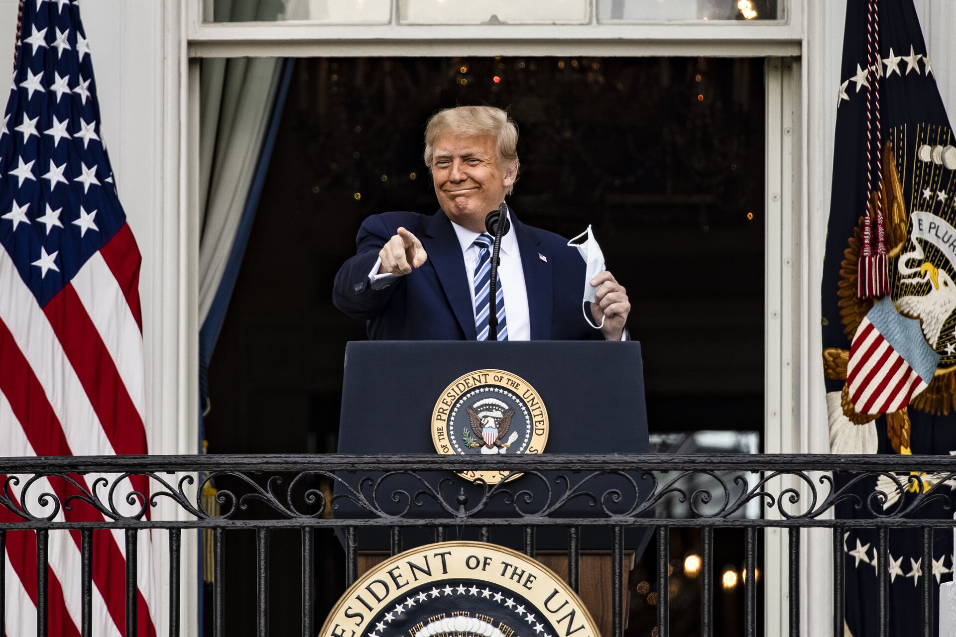 USA, il giallo di Trump. È negativo? I medici parlano solo di “non contagiosità”