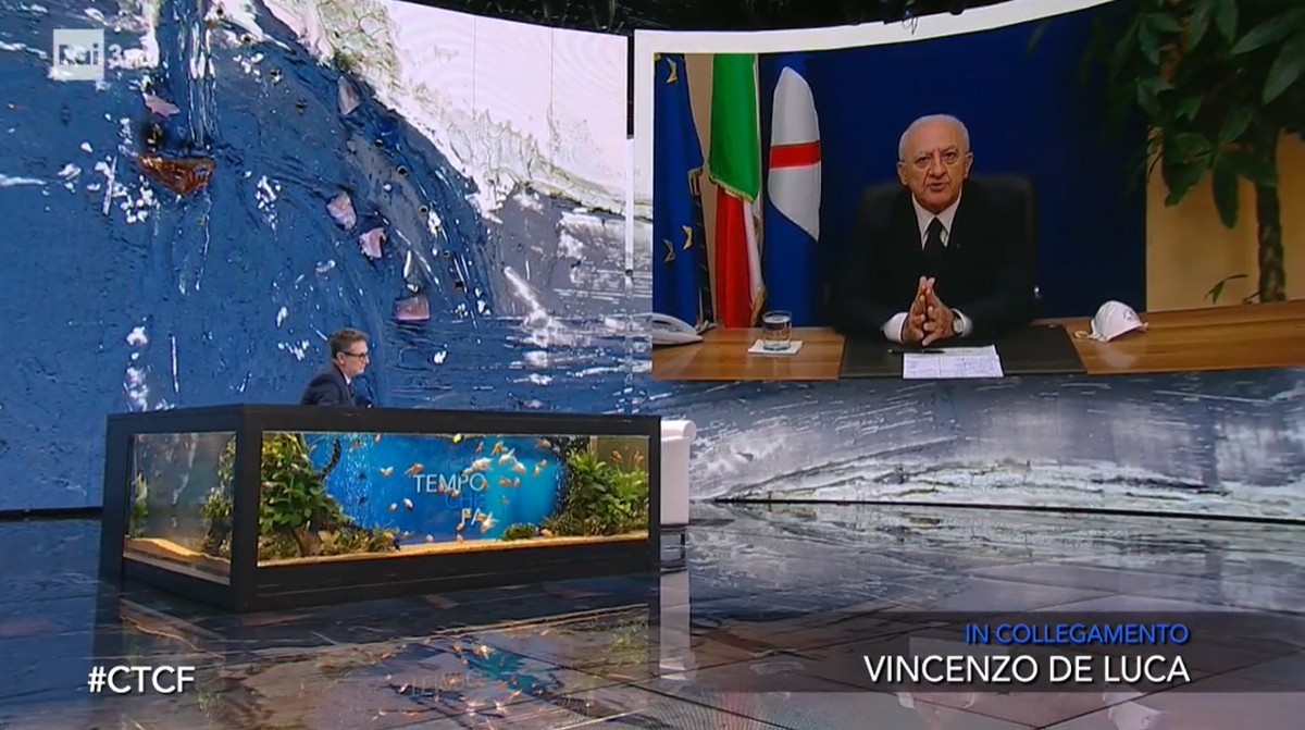 Che tempo che fa, è Vincenzo De Luca show: “Fate i tamponi nell’abbazia!”. Ma Fabio Fazio capisce “Viale Mazzini”…