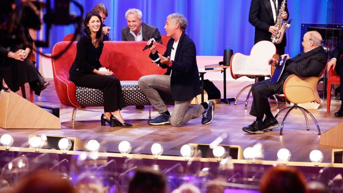 Maurizio Costanzo Show, il nuovo ciclo parte dalla ‘sfida al Campidoglio’: ospiti Virginia Raggi e Massimo Giletti