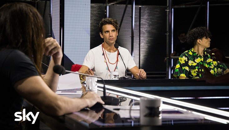 X Factor 2020, stasera in chiaro su tv8 l’ultima puntata delle audizioni (ecco i cantanti ammessi e bocciati)