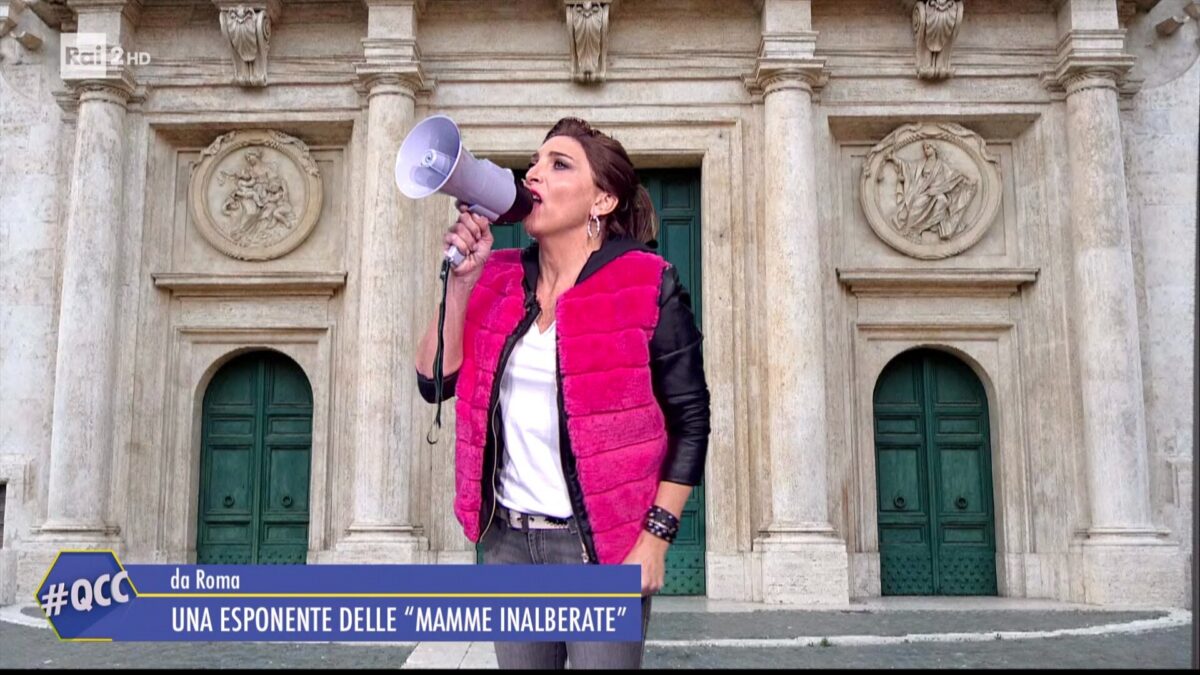 Quelli che il Calcio, l’Esercito delle Mamme Inalberate è un ottimo assist a Vincenzo ‘plutonio’ De Luca