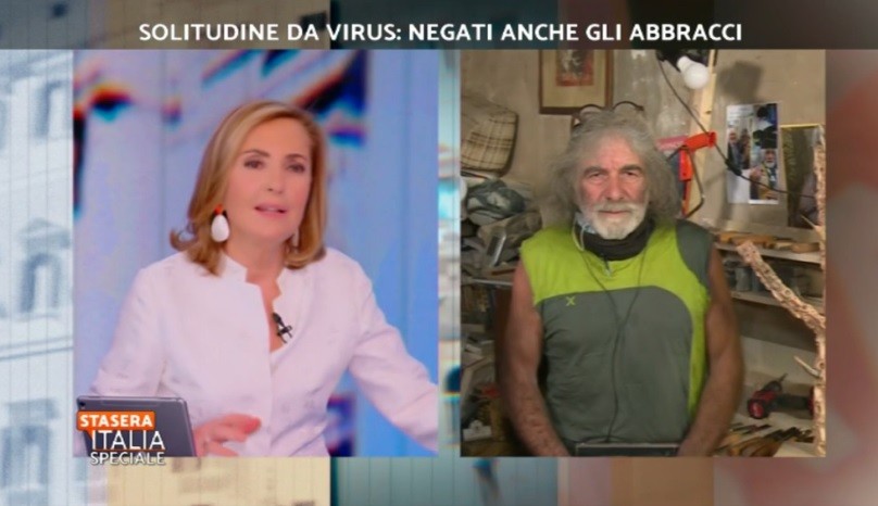 Mauro Corona migra a Stasera Italia “col permesso” della Berlinguer. Ma il risultato è da camomilla