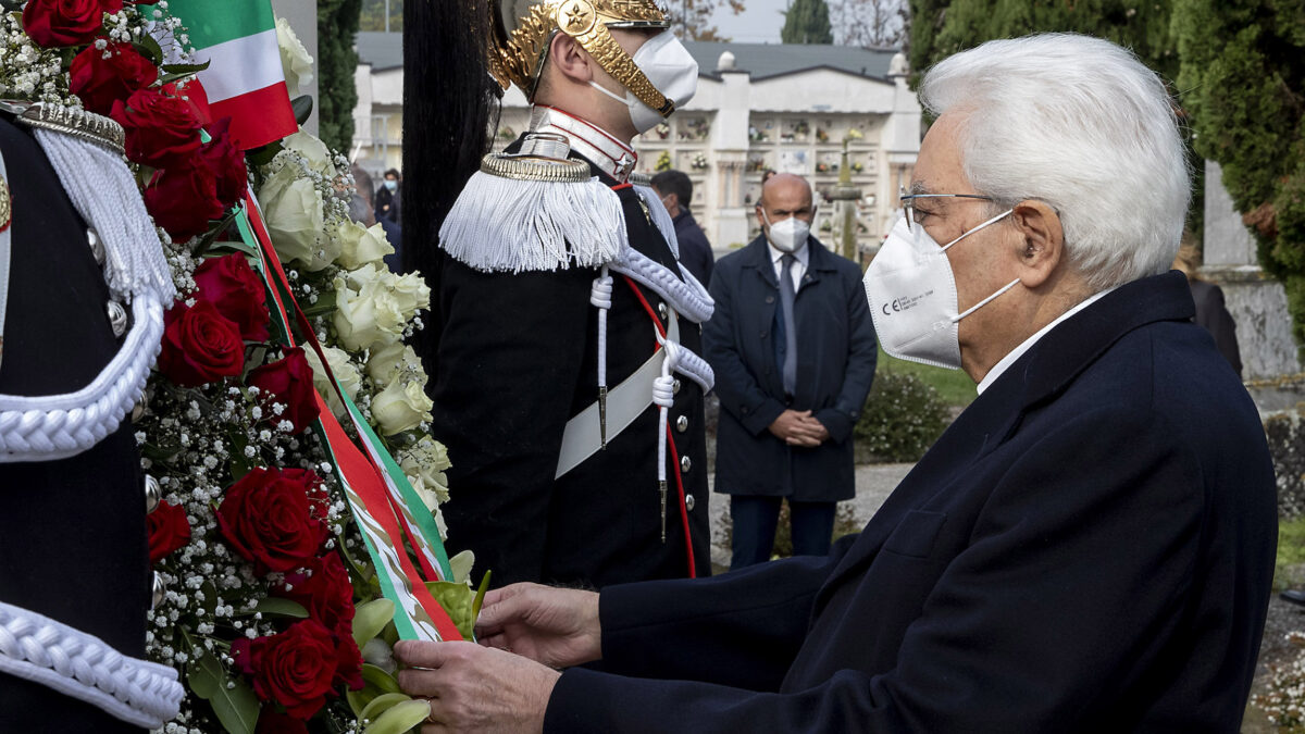 Mattarella a sorpresa al Cimitero di Castegnato per omaggiare le vittime del Covid-19