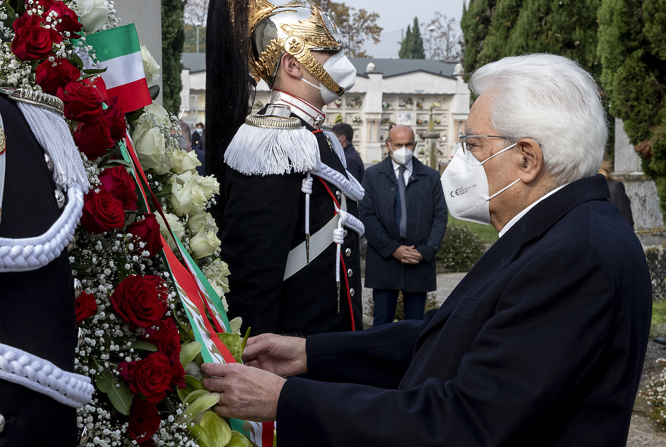 Mattarella a sorpresa al Cimitero di Castegnato per omaggiare le vittime del Covid-19