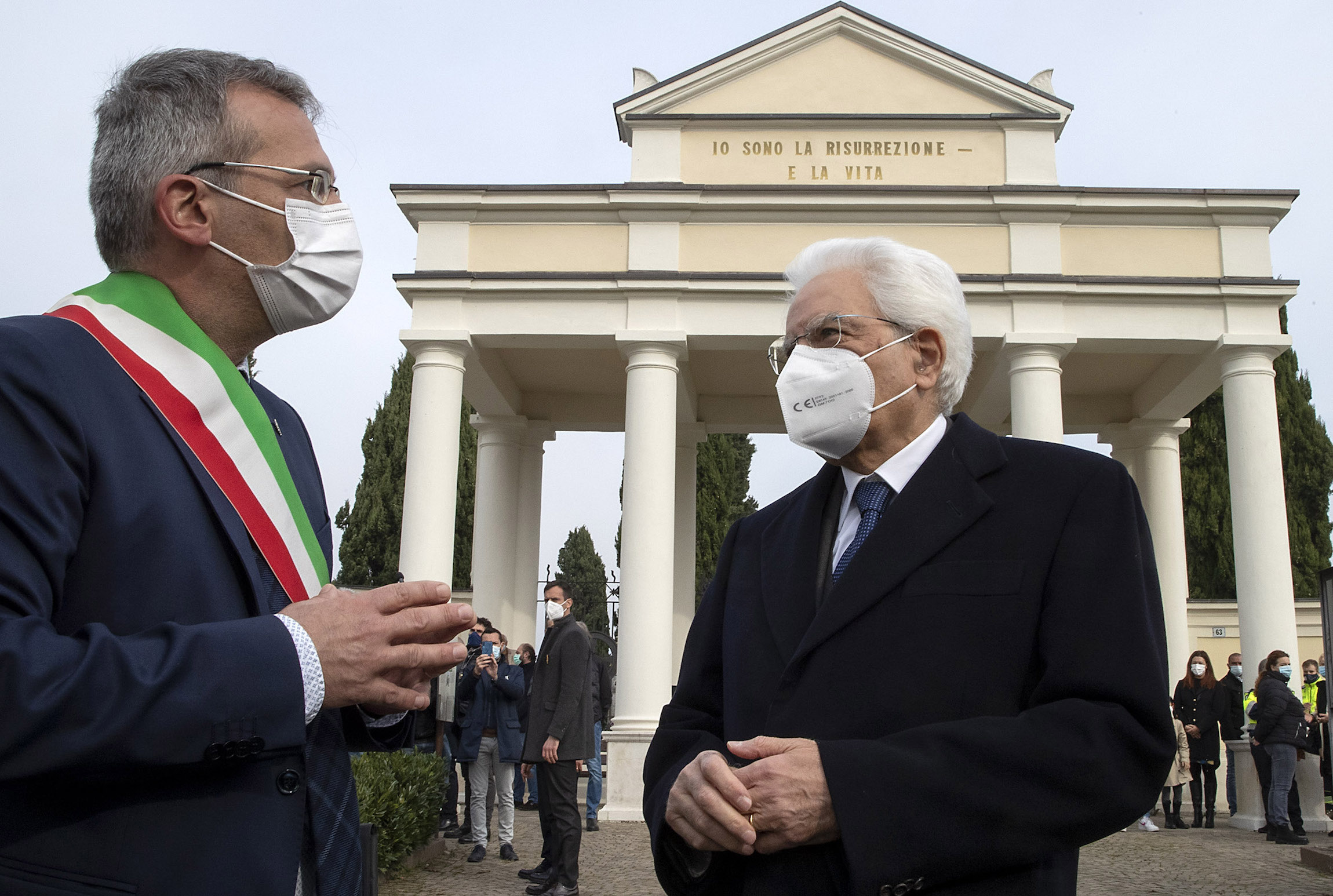 Le foto di Mattarella in visita al Cimitero di Castegnato (Brescia)