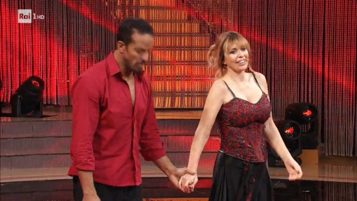 Ballando con le stelle, Maykel Fonts, positivo al Covid, salta la finale. A rischio Alessandra Mussolini