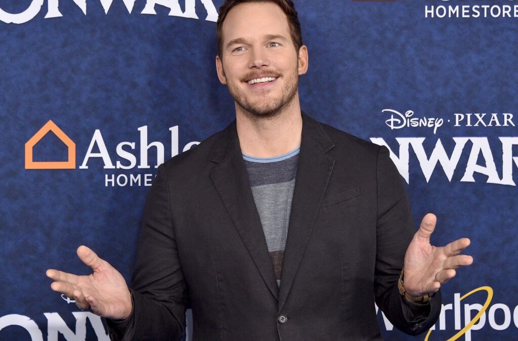 Chris Pratt nel remake “Saigon Bodyguards” e Jennifer Love Hewitt nella commedia “Pups Alone”