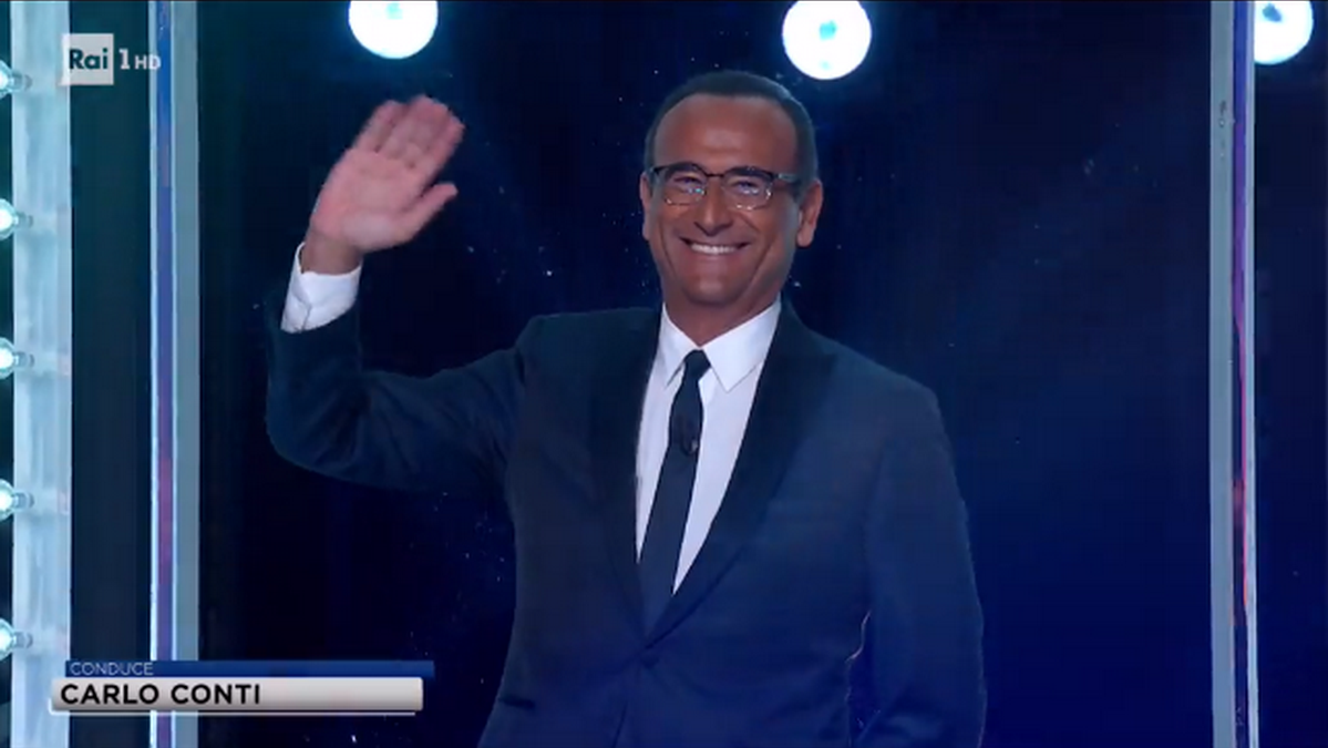 Tale e quale show, Carlo Conti torna in studio e non nasconde la fatica a fine puntata: “Mi manca un po’ il fiato”