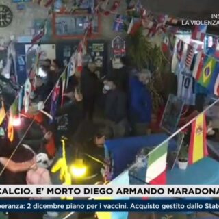 Assembramenti Napoli a morte di Maradona
