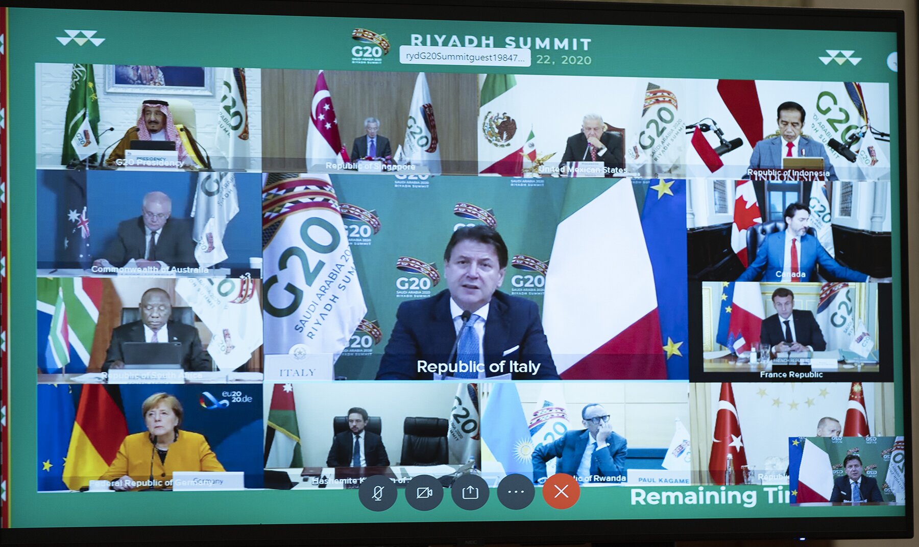 Conte al G20: “Vaccini e terapia anti-Covid non siano privilegio di pochi, ma di tutti”