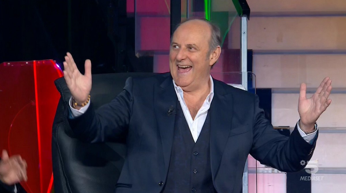 Gerry Scotti ritorna in tv dopo essere guarito dal COVID-19: “Sono tornato, grazie di cuore a tutti quanti!” (Video)