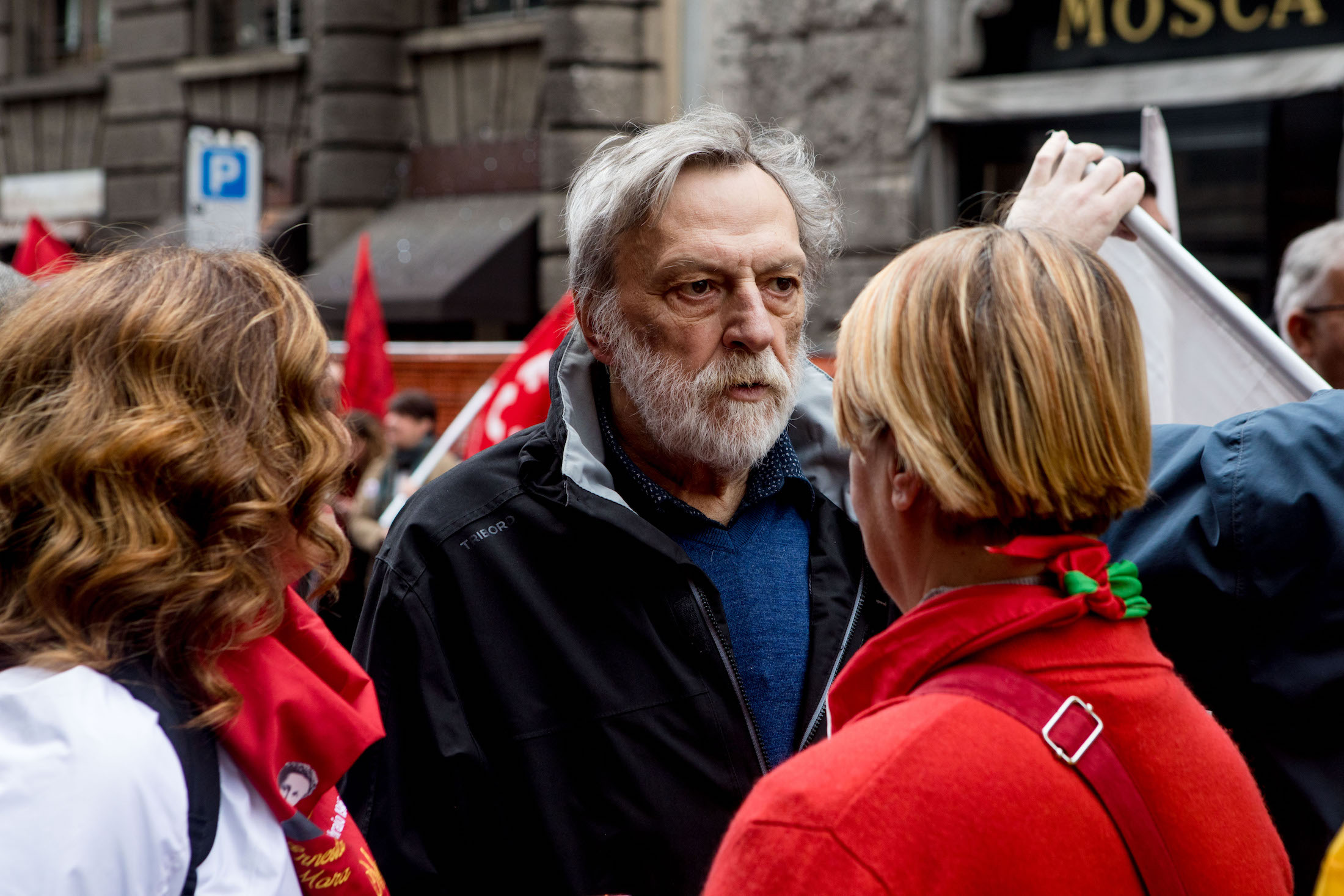 Calabria, Conte: “Mi assumo io la responsabilità”. Arriva Gino Strada: “Ringrazio il governo per la stima”