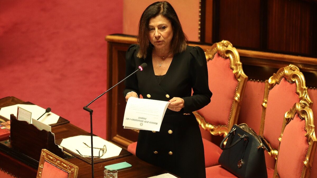 Governo, la ministra De Micheli sul possibile rimpasto: “Io vado avanti tranquilla”