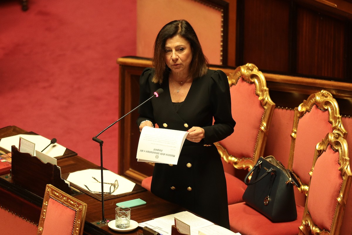 Governo, la ministra De Micheli sul possibile rimpasto: “Io vado avanti tranquilla”