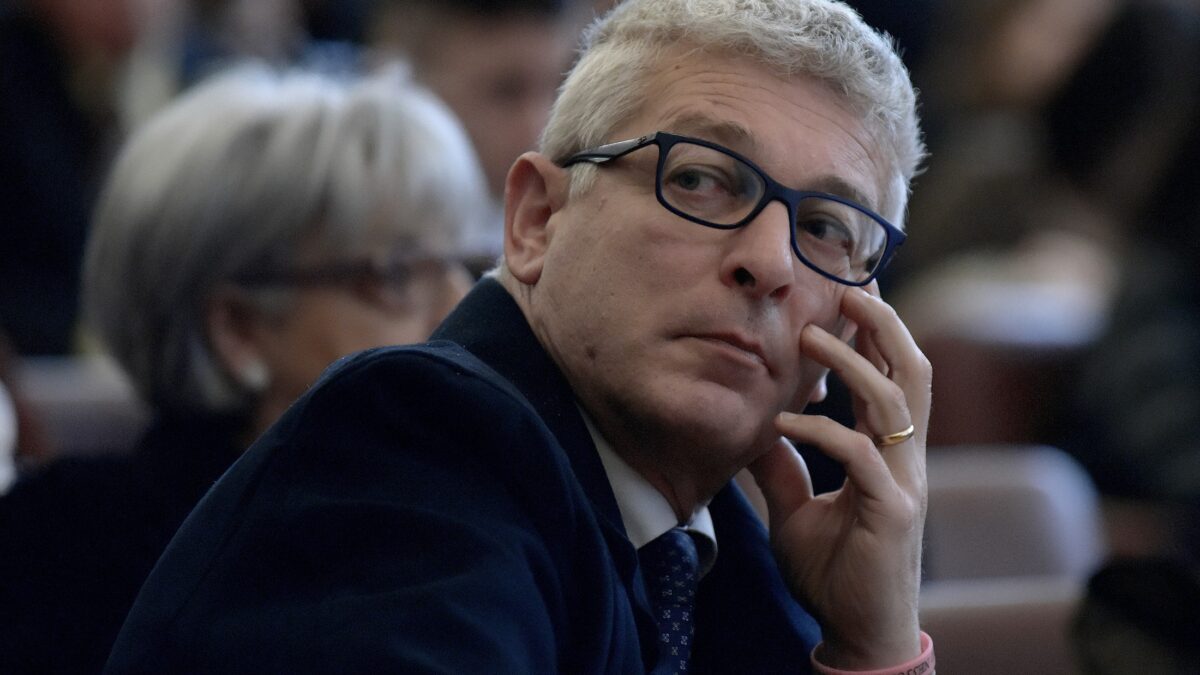 Morra sulla Santelli: “Noto a tutti che fosse grave malata oncologica”. Bufera sul senatore M5S