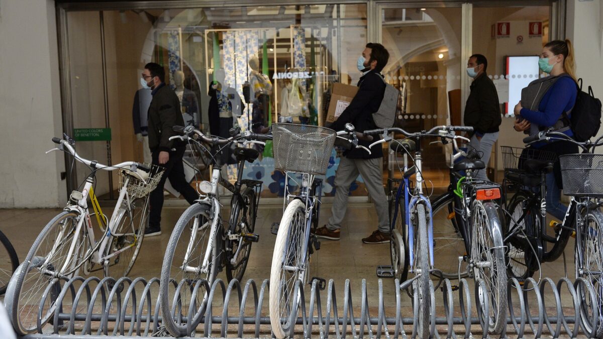 Bolzano, 350mila test rapidi per abbassare l’indice Rt. Crisanti: “Soldi buttati”