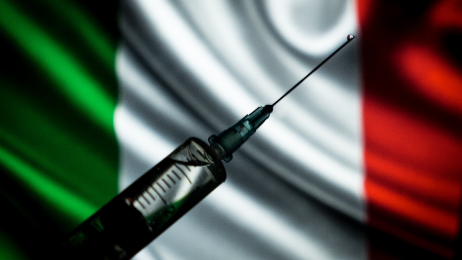 Vaccino Covid gratuito e non obbligatorio per scongiurare la terza ondata