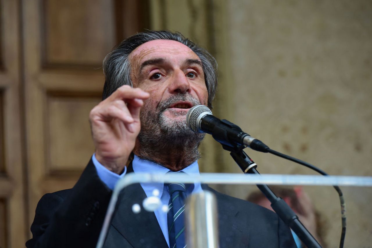 Fontana: “Numeri della Lombardia sono da zona arancione”, i social insorgono
