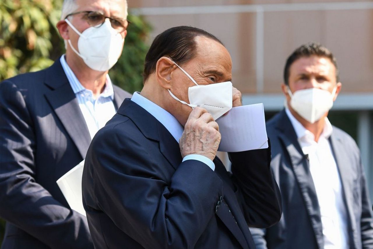 Berlusconi: “Sì alla manovra con misure per autonomi, sanare disparità”