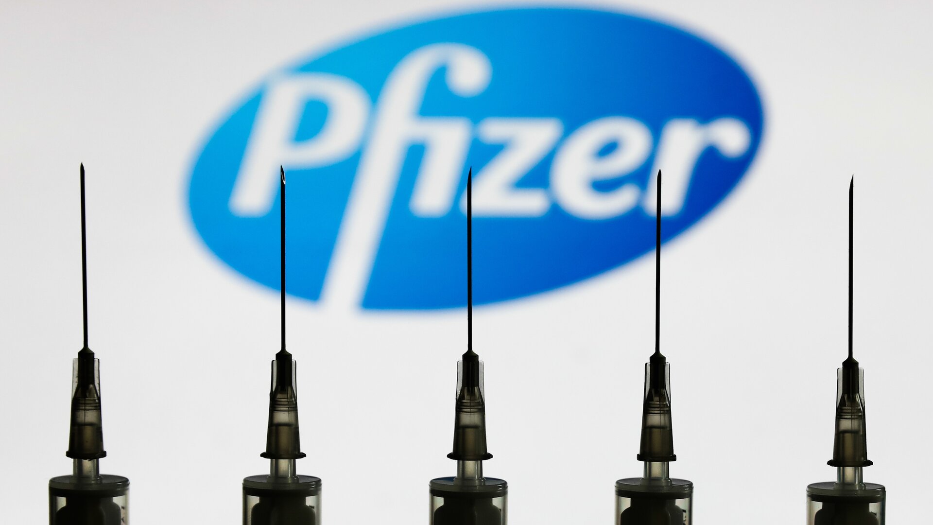 Vaccino Pfizer, l’Ue prenota 300 milioni di dosi