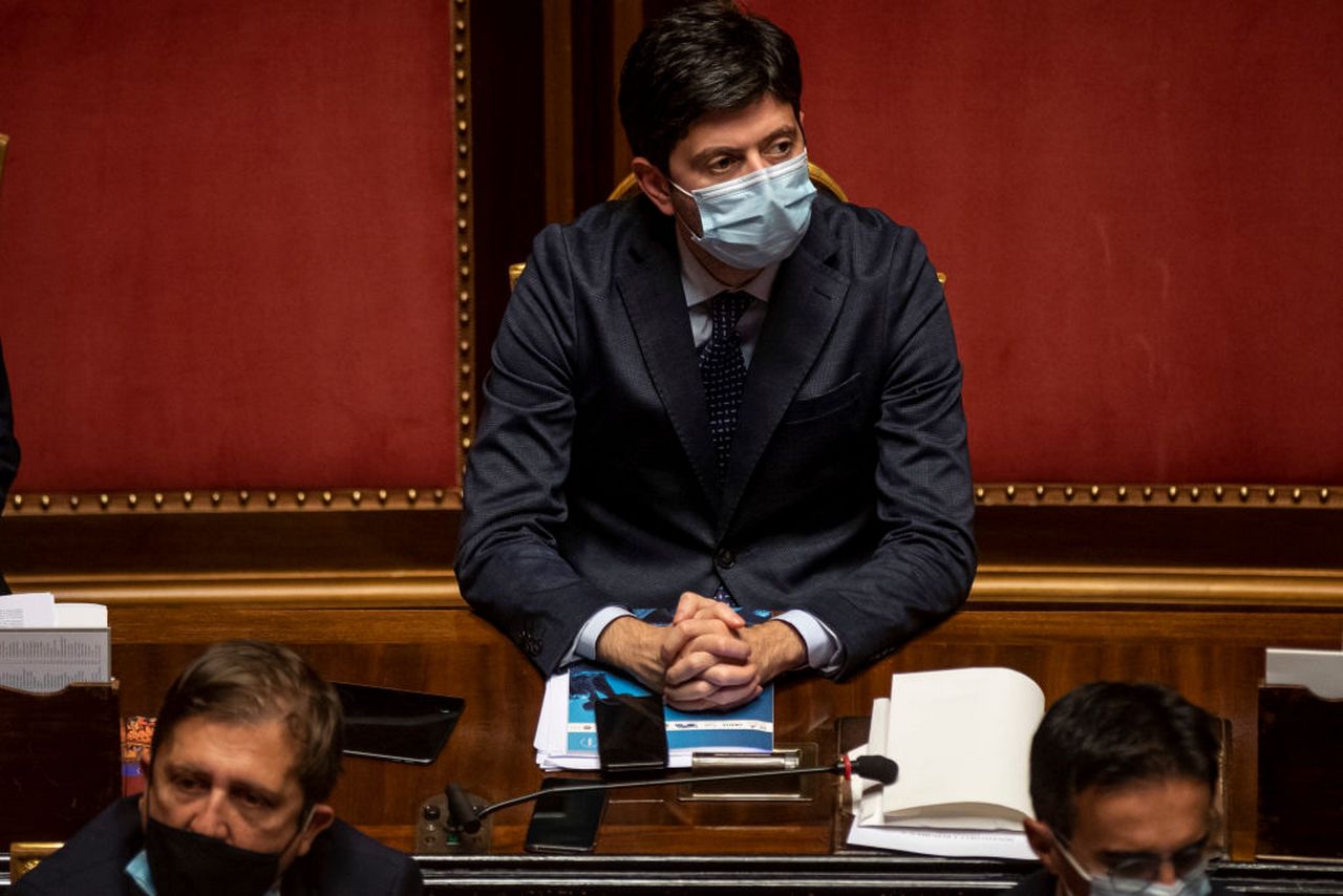 Speranza: “Il comportamento delle persone deve essere quello di marzo”